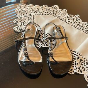 Women size 8 sandals black color flip flop style with back